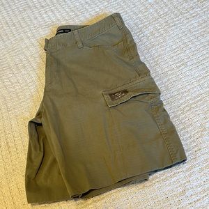 Dkny Katki green cargo shorts sz 11 juniors or sz 6 women’s 100% cotton shorts